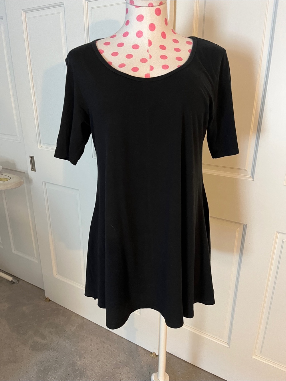 LuLaRoe Black Scoop Neck Short Sleeve Tunic Dress